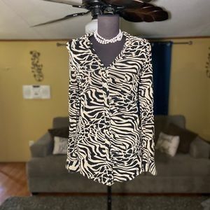 A long sleeves brown and black shirt